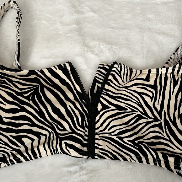 Michael Kors 2 Piece Zebra Print Bikini Women’s size Medium Zip Bra - Picture 3 of 9